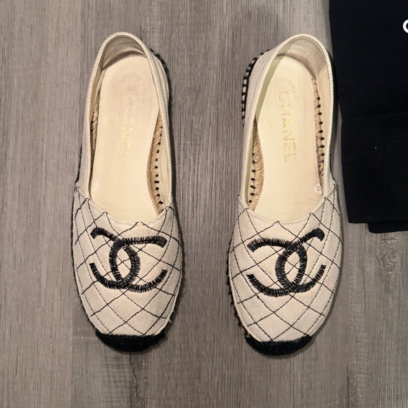 Chanel Canvas Diamond Quilted CC espadrilles - Picture 2 of 14